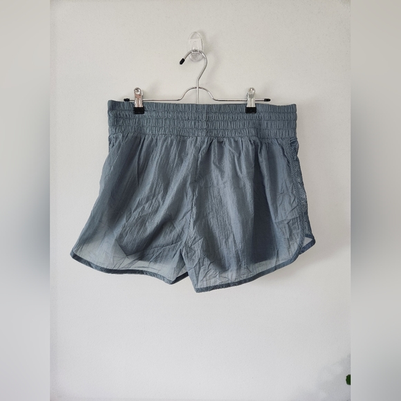 Water-resistant Running Shorts - Picture 3 of 4